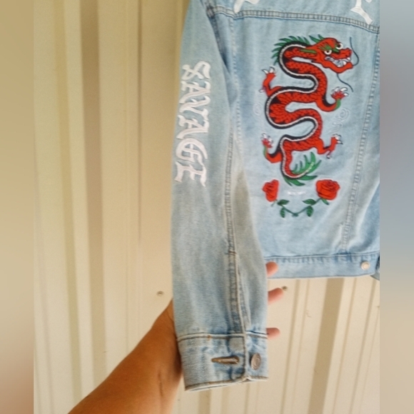 Women's Carbon Savage Distressed Blue Jean Denim Jacket Size Small Red Dragon - Picture 10 of 11
